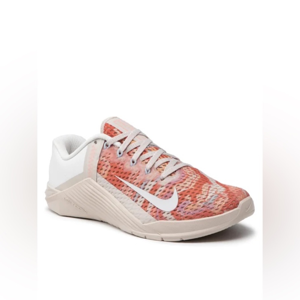 Nike Metcon 6 in Desert Sand Summit White Women’s Size 8